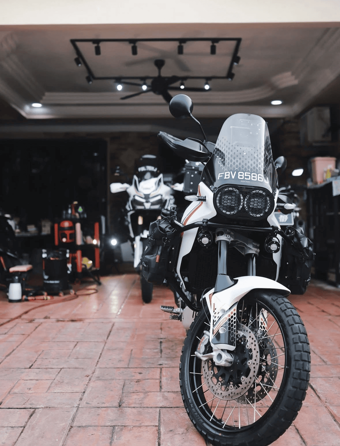 MOTOSAKA Detailing motorcycle finish gallery image 16